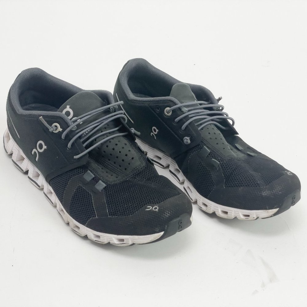 On Cloud 5 Women's 8 Black and White Athletic Running Shoes